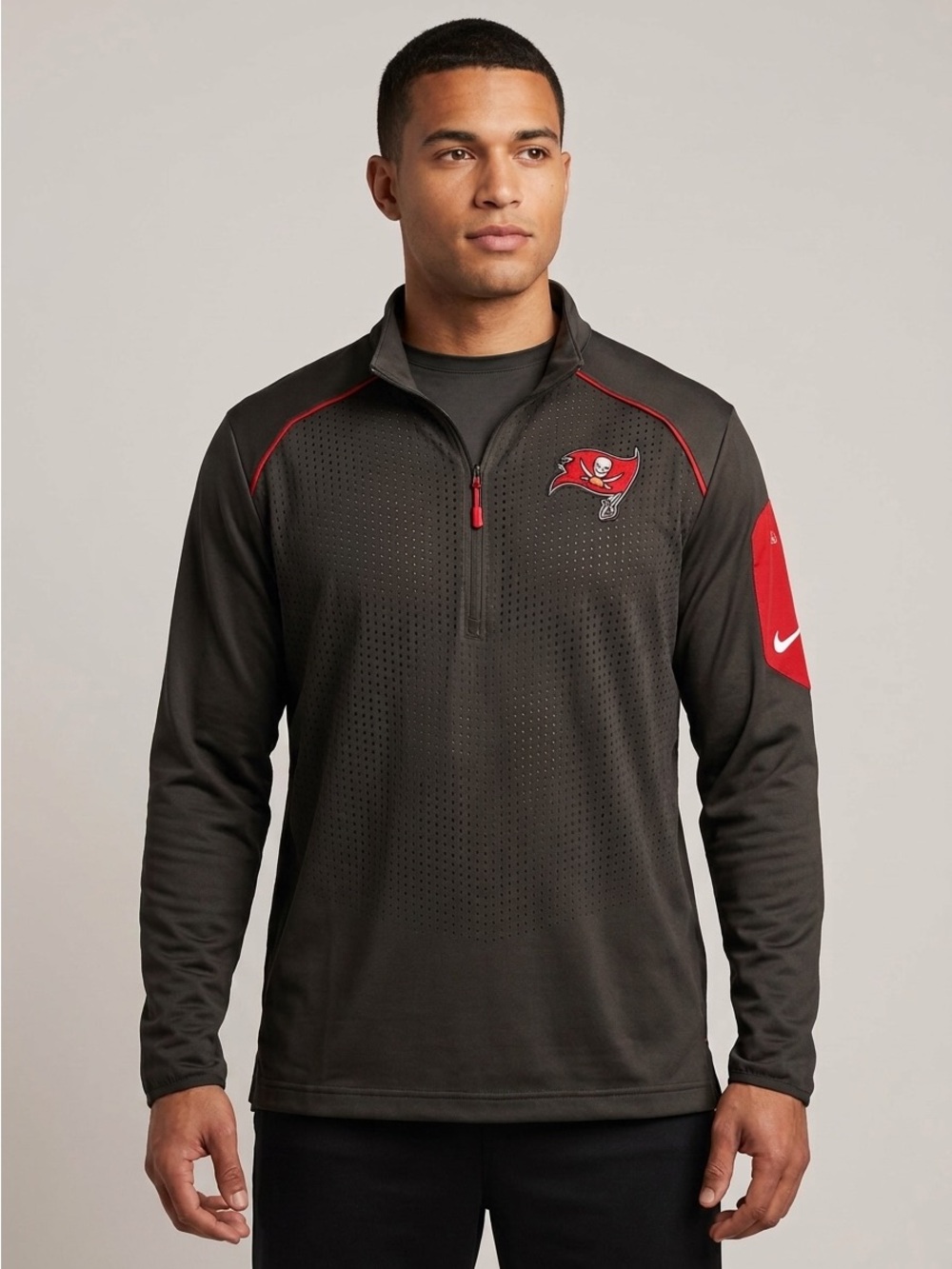 Nike Men’s Tampa Bay Buccaneers Pewter Gray & Red Quarter-Zip Pullover